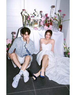 Ailee Instagram - 모두 새 해 복 많이 받으세요~ 🤗

ㆍPhoto.  #꼬모스튜디오 #일드한남 @ccomostudio_official @ile_de_hannam 
ㆍDress.  #브라이덜공 #핑크공브라이드 @bridalkong @pinkongbride 
ㆍSuit. #블랙공 @blackong_official_ 
ㆍ👰🏻‍♀️H/M. #알루 #쥬쥬by길주 #길뷰티 @aluu_yelee @gil_beauty_
ㆍ🤵🏻H/M. #치치라보 @min__k87 
ㆍFlower. #지나뜰리에 @jinartelier 
ㆍPlanner. #아이웨딩 @iwedding_official