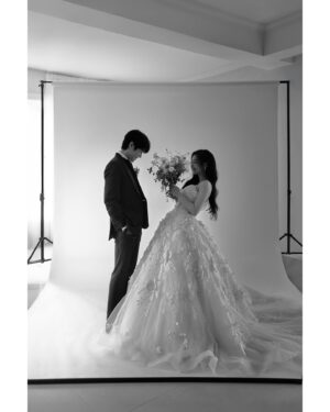Ailee Instagram - 즐거운 설연휴 보내세요~! 

ㆍPhoto.  #꼬모스튜디오 #일드한남 @ccomostudio_official @ile_de_hannam 
ㆍDress.  #브라이덜공 #핑크공브라이드 @bridalkong @pinkongbride 
ㆍSuit. #블랙공 @blackong_official_ 
ㆍ👰🏻‍♀️H/M. #알루 #쥬쥬by길주 #길뷰티 @aluu_yelee @gil_beauty_
ㆍ🤵🏻H/M. #치치라보 @min__k87 
ㆍFlower. #지나뜰리에 @jinartelier 
ㆍPlanner. #아이웨딩 @iwedding_official