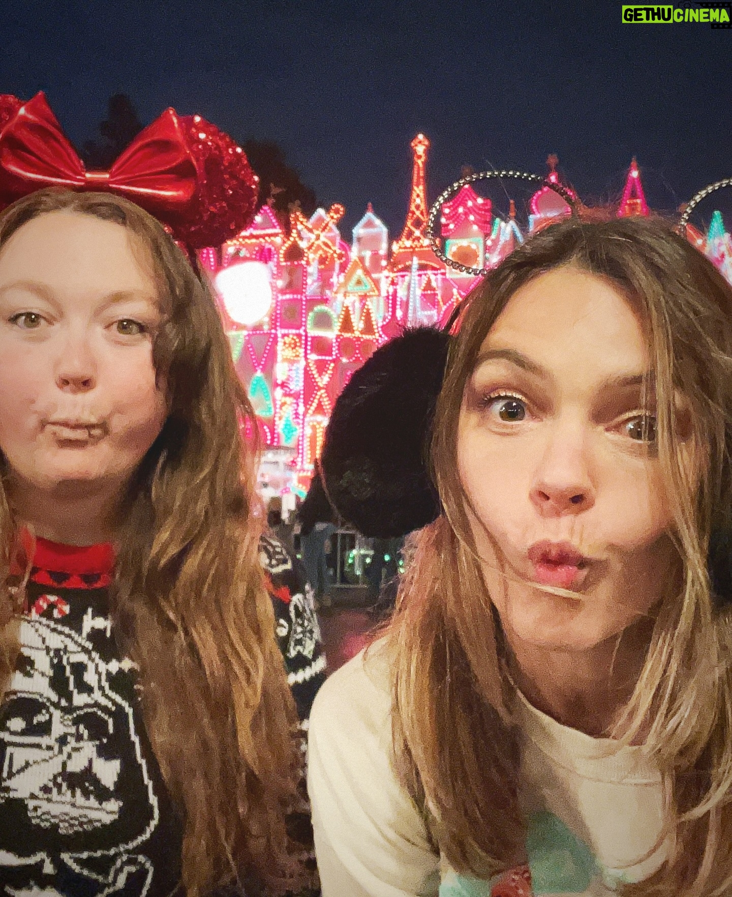 Aimee Teegarden - 4.2K Likes - December Looking Likeā¦šāļøš¦š¢š
š½