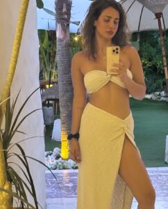Actress Aisha Sharma HD Photos and Wallpapers March 2025