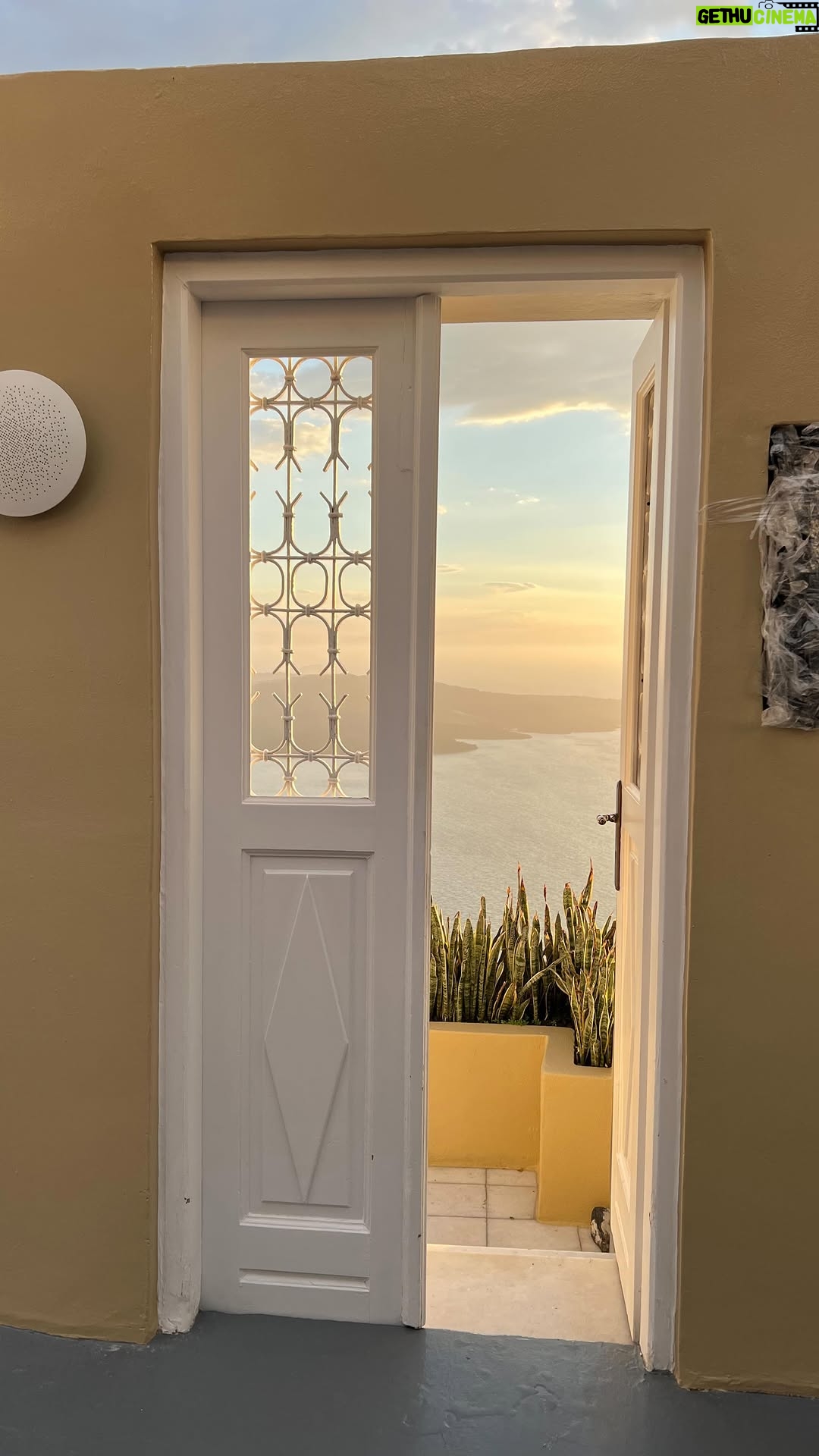 Aisha Zafar Khan - 23.7K Likes - The gates that open to reveal heaven on earth
.
.
.
.
#santorini #sunset #instagood #travel #igers #beautiful #imerovigli #greece #igdaily #nature #heavenonearth #travelphotography #reels
