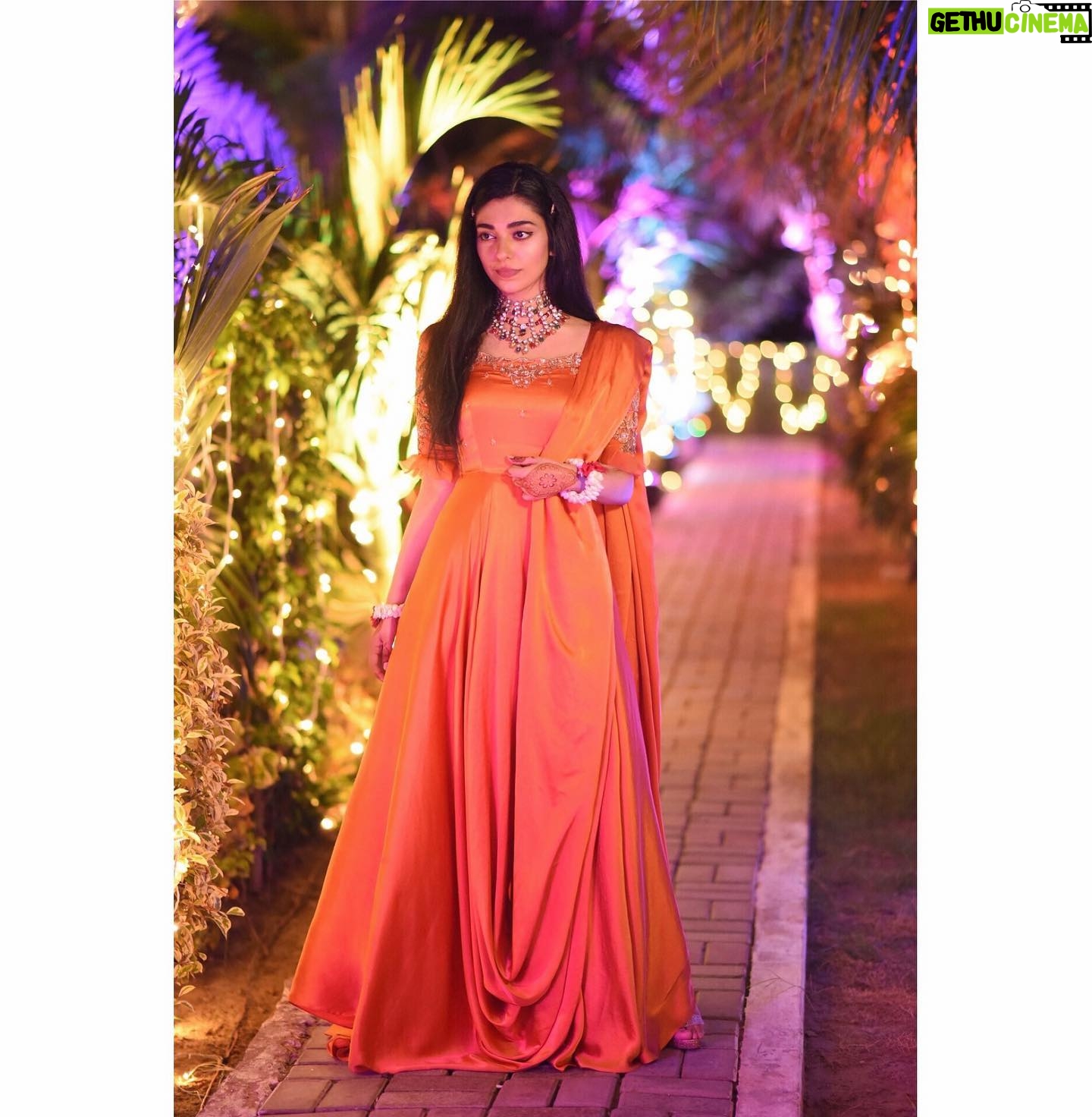 Aisha Zafar Khan - 8K Likes - 🧡🧡🧡🧡