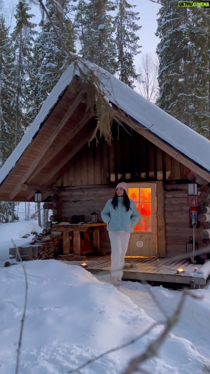 Aisha Zafar Khan - 17.1K Likes - The peacefulness of the forest and the beauty of the snow made for a magical escape from reality.” ❄️🌲🏠
.
.
#cabinlife #winterwonderland #snowscape #magicalmoments