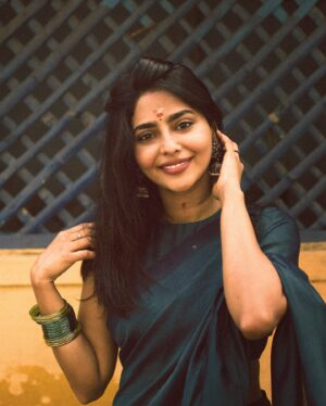 Aishwarya Lekshmi Instagram - பொங்கல் பண்டிகை உங்களின் வாழ்க்கையில் தெய்வீக ஆசிகளால் நிறைந்த அமைதி, மகிழ்ச்சி, ஆரோக்கியம், செழிப்பு என அனைத்தையும் கொடுத்து, உங்கள் எதிர்காலம் ஒளிரட்டும் ✨✨🌾🌾🌾🌾🌾🌾✨✨✨ 

Happy Thai pongal & Makar Sankranthi to my dearest fam here on the gram. May this year be magical for you and your family✨

Captured this for #Maaman pooja, and it has been almost 30
days of shoot now, cant wait to get back to Tiruchirapalli to complete filming.. 
Simultaneously shooting for #SambharalaYettigattu as well and cant wait to share more about both these stories to the world . Hoping to do more of what i love and entertain myself (very imp you see 🫣) and all of you this year. God bless us all in abundance✨✨✨ 

 Postcard from the past photographed by Aakash ( @stills_akash_balaji )and Wearing @neela_by_anuvardhan assisted by @aishwarya.venumbaka
