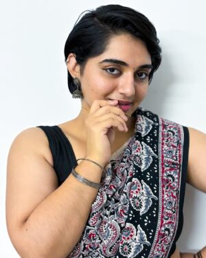 Aishwarya Murali Instagram - Uyi Amma 😉✨
.
.
.
.
.
#explorepage #explorepage✨ #explorepageready #explorefeed #explorepages #sareelove #pixiecut #shorthairstyles #shorthairstyle #chennaiponnu #chennai