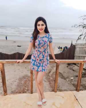 Aishwarya Raj Bhakuni Instagram - Der lagegi magar sahi hoga,
Tujhe jo chahiye wahi hoga
Din bure hain, Zindagi nhi,
Tu bas Sabar rkh, sab hoga!
.
#goabeach #girl #naturalbeauty #beachescape #trending #bollywood #actress #tollywoodactress #picoftheday