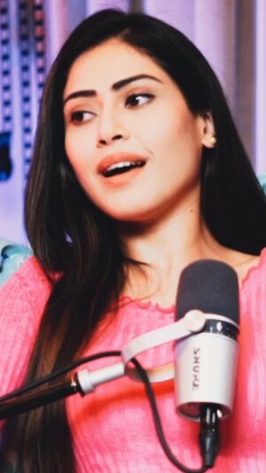 Aishwarya Raj Bhakuni Instagram - Beautiful heart is what matters❤️
.
#reelsvideo #reelitfeelit #trendingreels #motivation #beauty #beautifulgirls #viralvideos #viral #trending