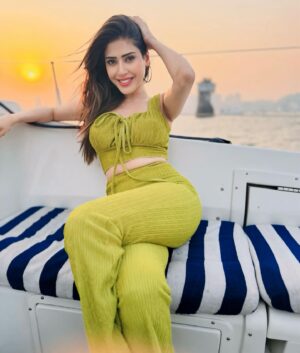 Aishwarya Raj Bhakuni Instagram - Vibes so real that you can feel it in the air ✨
.
.
.
.
.
.
.
.
#yatch #sunset #sundowner #sundown #sea #selflove 
#trending #viral #instagram #love #explorepage #explore #instagood #fashion #photography #india #trend #instadaily #memes #music #style #trendingnow #reels #foryou #likes #photooftheday #model #beautiful #bollywood #bhfyp