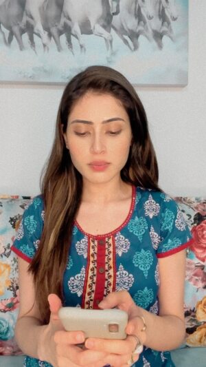 Aishwarya Raj Bhakuni Instagram - Very challak bro ❤️‍🔥😭
.
#relatable #reelitfeelit #reelkarofeelkaro #trendingreels #viral #trending #viralvideos #explorer