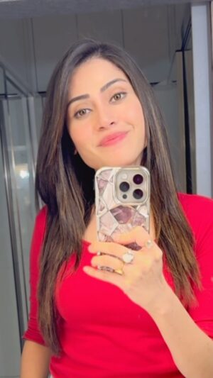 Aishwarya Raj Bhakuni Instagram - Zeher hote hai aise log 🐍 
.
#reelitfeelit #reelkarofeelkaro #trending #viralreels #viral #relatable #quoteoftheday #lifequotes