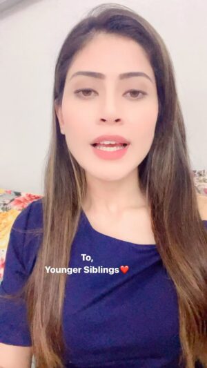 Aishwarya Raj Bhakuni Instagram - Jaldi se share karke ghar me kalesh karwa lo frandss💀
.
[sisters] #funnyvideos #viralvideos #relatable #sisterlove #siblings #siblinggoals #trending #funny #rant