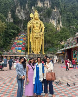 Aishwarya Rajesh Instagram - And finally visited #Batucaves and my fav #Murugaaa 🙏