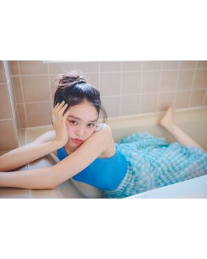 Akari Takaishi Instagram - 🛁🫧
ar3.4月合併号、発売中です
#ar
