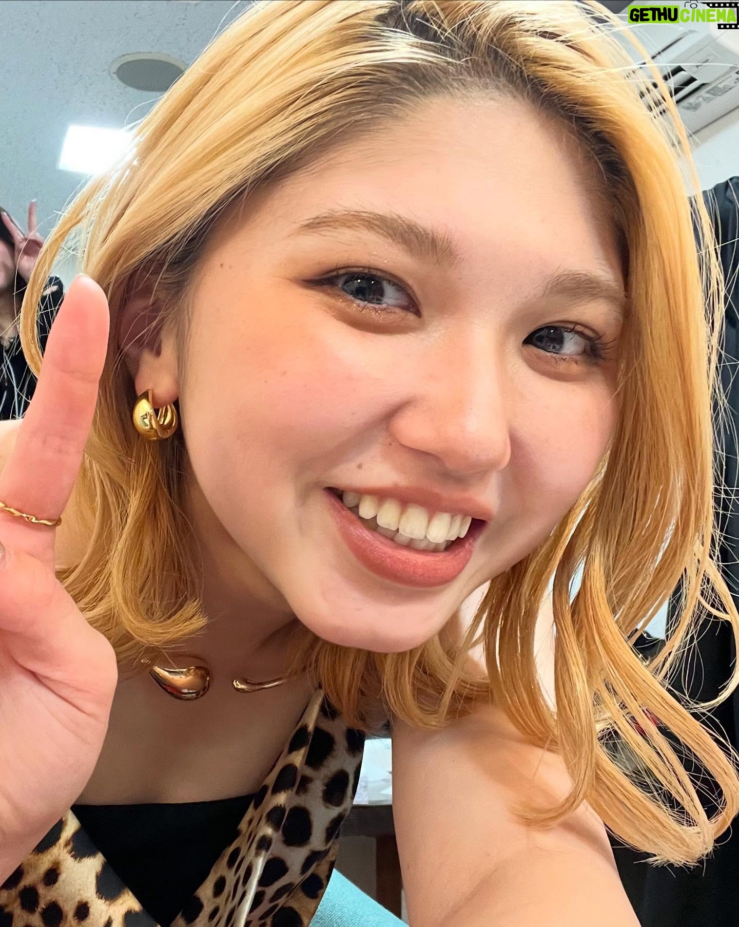 Akari Takeuchi - 6.1K Likes - 久しぶりのベージュメイク💄
この日のメイクがとっても好きでテンション上がりまくりでした🥳
マネさんとメイクさんと喋って笑って楽しい楽屋でした😂👏👏