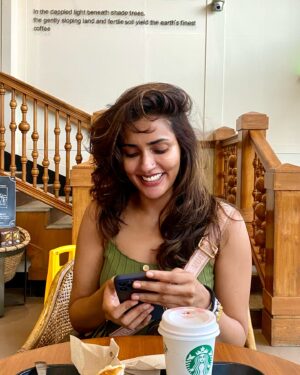 Akshara Gowda Instagram - Grow , Glow , Flow .. that’s the vibe 🥰❤️ #2025 

#coffeedate 

PC @fatheroffloki

 #aksharagowda #stylishtamilachi #aksharagowdabikki #stylishtamizhachi 
#mumbai #hyderabad 

#pregnant #pregnancy #momtobe #babyontheway #babyonboard #expecting #bunintheoven #novemberbaby #parenthood #newmom #newmum #newparents #parentingjourney
