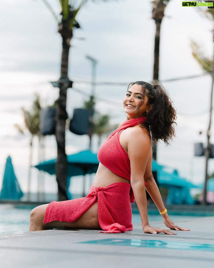 Akshata Sonawane - 14.5K Likes - Sunkissed skin, ocean breeze, and the best company 🍸🌴