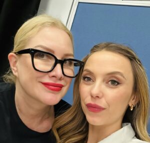 Alice Evans Instagram - Mother and daughter in four iterations. 

Esther et sa fille préférée Freya😂

Amazing weekend. 
Vous avez tous ete tellement doux et sympathiques et vos histoires m’ont touchées jusqu’au fond de mon cœur. 

France, je t’adore. 🩷