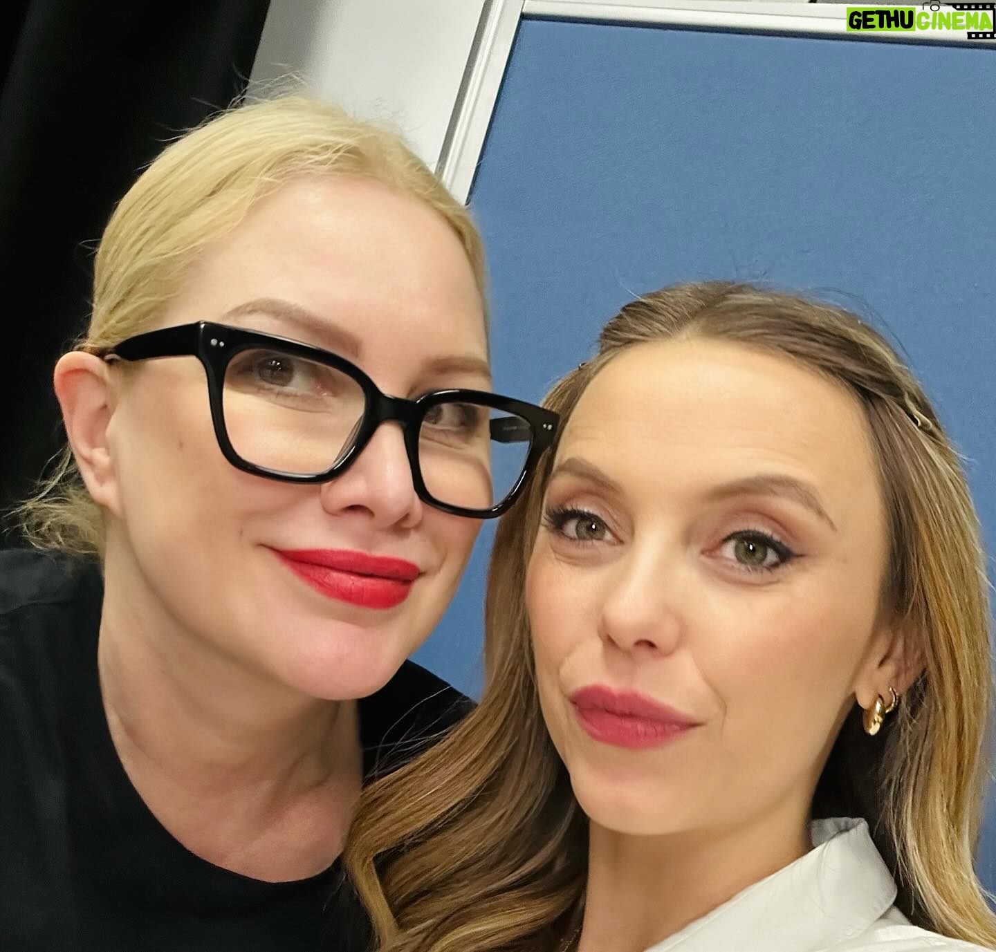 Alice Evans - 2.2K Likes - Mother and daughter in four iterations.
Esther et sa fille préférée Freya😂
Amazing weekend.
Vous avez tous ete tellement doux et sympathiques et vos histoires m’ont touchées jusqu’au fond de mon cœur.
France, je t’adore. 🩷