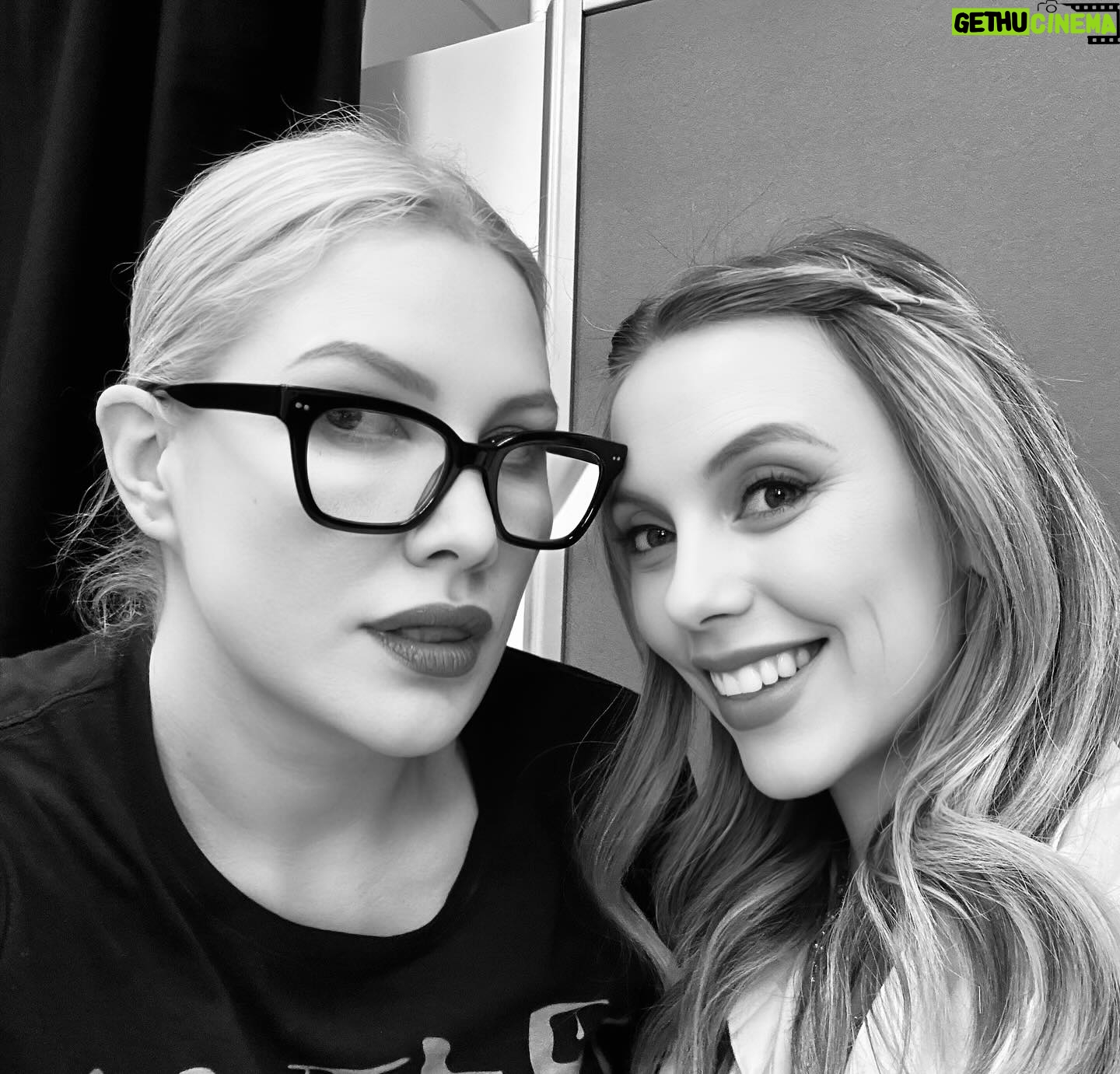 Alice Evans - 2.2K Likes - Mother and daughter in four iterations.
Esther et sa fille préférée Freya😂
Amazing weekend.
Vous avez tous ete tellement doux et sympathiques et vos histoires m’ont touchées jusqu’au fond de mon cœur.
France, je t’adore. 🩷