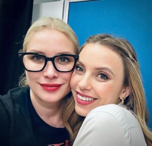 Alice Evans Instagram - Mother and daughter in four iterations. 

Esther et sa fille préférée Freya😂

Amazing weekend. 
Vous avez tous ete tellement doux et sympathiques et vos histoires m’ont touchées jusqu’au fond de mon cœur. 

France, je t’adore. 🩷