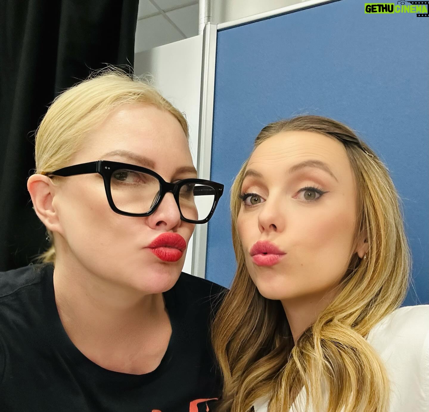 Alice Evans - 2.2K Likes - Mother and daughter in four iterations.
Esther et sa fille préférée Freya😂
Amazing weekend.
Vous avez tous ete tellement doux et sympathiques et vos histoires m’ont touchées jusqu’au fond de mon cœur.
France, je t’adore. 🩷