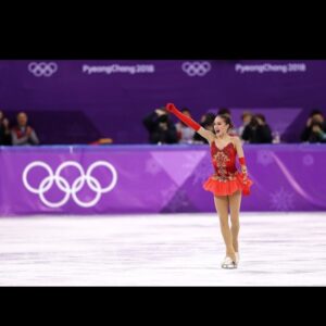 Alina Zagitova Instagram - Сегодня особенный день — ровно 7 лет назад я стояла на вершине олимпийского пьедестала в Пхенчхане. Этот момент навсегда останется в моем сердце как символ невероятной радости, усилий и веры. Но я знаю точно: этот успех был бы невозможен без вашей поддержки.

Хочу поблагодарить свою семью — моих родителей, которые всегда были рядом, поддерживали меня в трудные моменты и верили в меня даже тогда, когда мне самой было сложно поверить в себя. Спасибо вам за вашу любовь, терпение и заботу. Вы — моя главная сила и вдохновение🥰

Огромная благодарность моим тренерам, за ваше мастерство, профессионализм и бесконечное терпение🙏

Спасибо всем моим болельщикам! Ваша поддержка, ваши аплодисменты и искренние эмоции делали каждый мой выход на лед особенным💜

И, конечно, спасибо нашей великой стране — России, за предоставленную возможность представлять её на мировой арене. Катание на олимпийском льду — это честь и ответственность, которую я старалась оправдать всеми своими выступлениями🇷🇺

Я горжусь тем, что смогла стать частью истории российского спорта и вдохновлять многих на новые свершения. Пусть впереди нас ждут еще больше побед, радости и ярких моментов!

С любовью и благодарностью, Ваша
Алина Загитова🫶