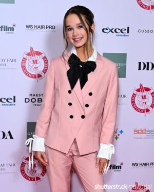 Alisha Weir Instagram - ✨Critics Circle Awards 2025✨

So grateful to have been nominated for Abigail, Wicked little Letters and Buffalo Kids🤍 
Thank you so much for this recognition. 🎀 
And thank you to @universalpicturesuk @studiocanaluk and @warnerbrosuk 
Love Alish X