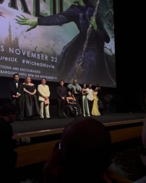 Alisha Weir Instagram - Wicked European Premiere!💕🫧💚🎀✨
So unbelievably grateful for last night! This movie is EVERYTHING and more!🫶🏻 
Thank you so much @universalpicturesuk @charnleycommunications @methodldn 💚
And to all the amazing people I met last night! Xx