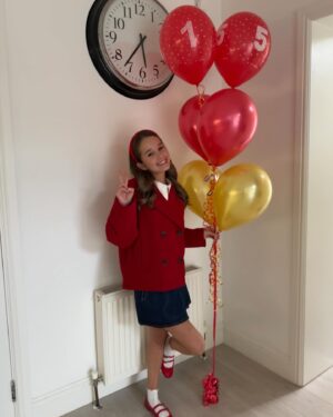Alisha Weir Instagram - Grateful and extremely excited for this next chapter!☀️🫶🏻🎈
Thank you everyone for your kind messages as always they never go unnoticed! 
Alish❤️