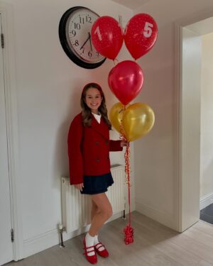 Alisha Weir Instagram - Grateful and extremely excited for this next chapter!☀️🫶🏻🎈
Thank you everyone for your kind messages as always they never go unnoticed! 
Alish❤️