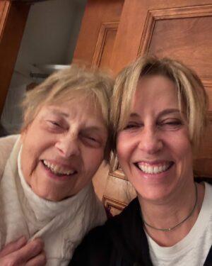 Alisyn Camerota Instagram - Look whose 85th bday celebration it was! (no, not  me…Mama Camerota!). A weekend of delicious food and extremely mild exercise. just how we like  it.