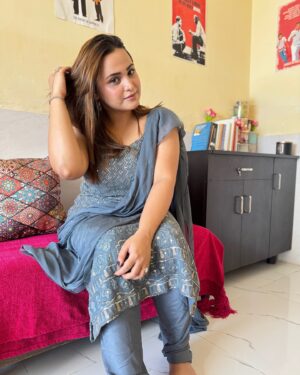 Aliya Naaz Instagram - Kindness is timeless …🩶
.
.
.
.
.
#suit #suitstyle #actress #actorslife #mumbai #mumbaikar #mumbaiactor #bollywoodhotactress #southactress #desi #desifashion #desigirl #indiangirls #indian #ootd #ootdfashion #aliyanaaz #balajitelefilms #pinkvillafashion #pinkvilla #viralbhayani #filmygyan #instantbollywood #peepingmoon #tellychakkar #colorstv #sphereorigins #hindiserial