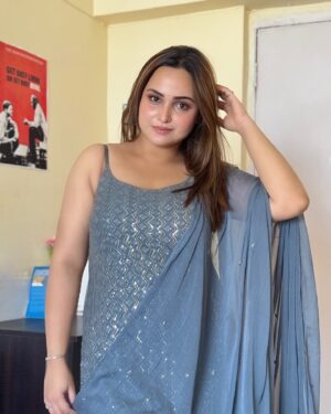 Aliya Naaz Instagram - Kindness is timeless …🩶
.
.
.
.
.
#suit #suitstyle #actress #actorslife #mumbai #mumbaikar #mumbaiactor #bollywoodhotactress #southactress #desi #desifashion #desigirl #indiangirls #indian #ootd #ootdfashion #aliyanaaz #balajitelefilms #pinkvillafashion #pinkvilla #viralbhayani #filmygyan #instantbollywood #peepingmoon #tellychakkar #colorstv #sphereorigins #hindiserial