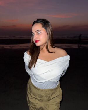 Aliya Naaz Instagram - Gratitude 🕊️
.
.
.
.
.
#aliyanaaz #aliya #goa #goabeach #arambol #arambolbeach #indianactresses #bollywoodactress #sunset #sunsetlovers #nightphotography #shotoniphone15promax #shotoniphone #bollywoodstyle #mumbaiactor #bonggirl #pinkvilla #pinkvillafashion #tellymasala #tellychakkar #instantpollywood #viralbhayani #