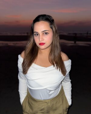 Aliya Naaz Instagram - Gratitude 🕊️
.
.
.
.
.
#aliyanaaz #aliya #goa #goabeach #arambol #arambolbeach #indianactresses #bollywoodactress #sunset #sunsetlovers #nightphotography #shotoniphone15promax #shotoniphone #bollywoodstyle #mumbaiactor #bonggirl #pinkvilla #pinkvillafashion #tellymasala #tellychakkar #instantpollywood #viralbhayani #