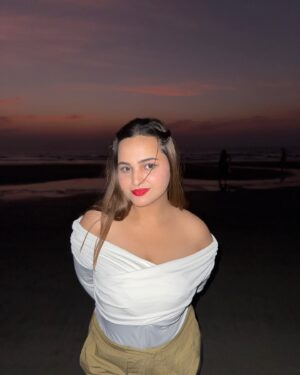 Aliya Naaz Instagram - Gratitude 🕊️
.
.
.
.
.
#aliyanaaz #aliya #goa #goabeach #arambol #arambolbeach #indianactresses #bollywoodactress #sunset #sunsetlovers #nightphotography #shotoniphone15promax #shotoniphone #bollywoodstyle #mumbaiactor #bonggirl #pinkvilla #pinkvillafashion #tellymasala #tellychakkar #instantpollywood #viralbhayani #