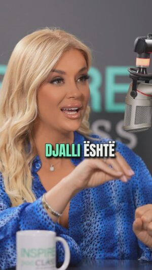 Alketa Vejsiu Instagram - Episodi 42 i Inspire @podclass.alketavejsiu 

Une pi kafe por pi edhe caj, dhe ne zyre e shtepi kam pikerisht @ronnefeldt_albania 
Gjithmone me ka terhequr Hoteleria, Detajet e imeta qe percaktojnë kërkesën për standard… @crowninternational_albania 

Ndaj në këtë episod kam ftuar Dorin i cili ka berë shumë punë që ti sjellë Shqiperisë më të mirën…  @dorian.meco 
Ka diçka të veçantë ne momentet e ndara me një filxhan çaj. Eshtë si një kujtesë për të ngadalësuar mendimet dhe për të shijuar gëzimet e vogla të jetës.

E pimë me Dorin një çaj në këtë episod duke bërë disa biseda për përvojat e rafinuara në hoteleri. Në fakt mikpritja e vërtetë fillon me një filxhan çaj të përgatitur me kujdes!

Dori, si distributor i një brand-i 200 vjeçar, @ronnefeldt_albania prej 12 vitesh në Shqipëri, na tregon disa detaje për Ronnefeldt, një markë me histori dhe traditë që shërbehet në hotelet dhe resortet më ekskluzive në botë. 

Ai ndan sekretet e një çaji perfekt, keqkuptimet që hasim mbi përzgjedhjen e tij dhe sesi ky produkt është bërë pjesë e përvojave të klasit të lartë në industrinë e mikpritjes. 

Flasim edhe për një tjetër markë të dedikuar në aksesorë për hotelet me 5 yje,  Crown International, duke zbuluar detajet që e bëjnë një ambient të duket dhe të ndihet luksoz. 

Një episod që orienton investitorët në hoteleri të zgjedhin aksesorët më të mirë për t’ua ofruar klientëve të tyre dhe gabimet që duhet të shmangin në detaje! @crowninternational_albania