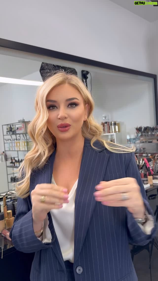 Alketa Vejsiu - 1.3K Likes - Risia me e fundit tek @class_hair_makeup
Kurset. Nese doni te mesoni sekretet e bukurise ne;
Grim Profesional
Parukeri
Manicure & Pedicure
Per cdo informacion na shkruani ne keto nr telefoni;
00355 69 94 58 100
00355 69 27 21 215
-
*Leksione teorike ne mjediset e Class
*Praktike ne sallonin Class Make Up
*Kursantet mund te vijne edhe ne produksionet e mia ne Televizion per te asistuar nga afer ne boten e spektaklit dhe transformimit qe behet me artistet deri sa dalin ne skene.
*Mund te punoni aty
*Dhe gjithmone nje mundesi per te punuar edhe ne studion tone pas kursit.
Ju presim❤️
Te treja koleget e Studios jane te shkolluara dhe me me pervoje 10 vjecare.
Make Up Artistja jone numeron 17 vite pune ne sallonin Class si dhe Top Chanel e Tv Klan!