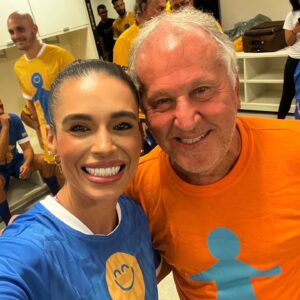 Alline Calandrini Instagram - Naipe jogadora no Futebol Esperança. 

Estou mal de treinador? NADA MAIS NADA MENOS QUE @zico 
GIGANTE!