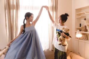 Actress Ally Chiu HD Photos and Wallpapers January 2025