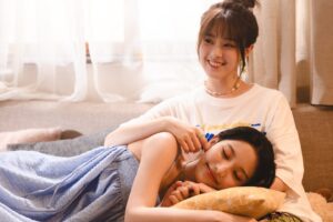 Ally Chiu Instagram - 我喜歡妳 是我一直沒說出口的秘密
兩顆心相遇 無需被定義 只需彼此懂得

「她教會了我愛，卻沒能陪我走到最後。」
愛情有時不是永恆的承諾，而是一段珍貴的經歷。

#不一定要在一起 #MvComingSoon