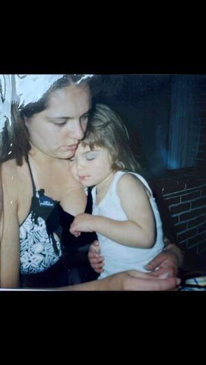 Amairani Instagram - Feliz cumpleaños, mi niña hermosa,  estoy tan orgulloso de ti y de cada paso que das y de la persona maravillosa que eres, 
Cada día me asombro mas de tu fuerza y tu entrega a todo lo que haces  y del camino que has elegido, mi niña Disfruta de cada momento porque te lo mereces, y que este nuevo año te traiga aún más sueños cumplidos.”
Te amo con todo mi ser 
Mamá ❤️❤️