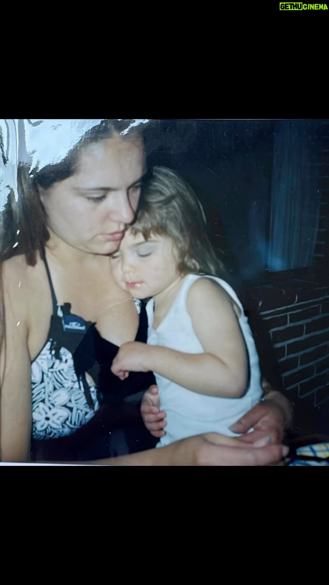 Amairani - 4.2K Likes - Feliz cumpleaños, mi niña hermosa, estoy tan orgulloso de ti y de cada paso que das y de la persona maravillosa que eres,
Cada día me asombro mas de tu fuerza y tu entrega a todo lo que haces y del camino que has elegido, mi niña Disfruta de cada momento porque te lo mereces, y que este nuevo año te traiga aún más sueños cumplidos.”
Te amo con todo mi ser
Mamá ❤️❤️