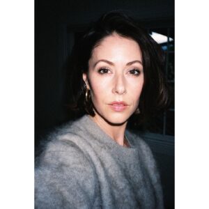 Amanda Crew Instagram - 🎞️ film dump • very much captures the vibe of the past few months 💃🏻🎥🎬🥹⚽️❤️👯🐶🍾🎄 

also this song by @imnoahguy slaps