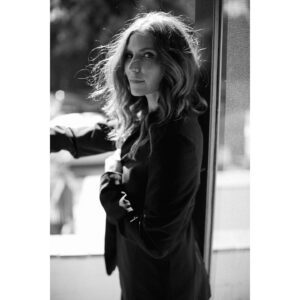 Amanda Crew Instagram - Thank you @sarahplevy for letting me capture you 📸, a woman who is the definition of heart and soul. ♥️💃🏻 Someone who embodies both loving kindness and also fierce protectiveness — for herself, her husband and her family.  She’s also silly, funny and insanely talented (like, MANY talents). 🔥🔥🔥 It’s an honor to witness your beautiful evolution, Sarah. 💃🏻❤️‍🔥