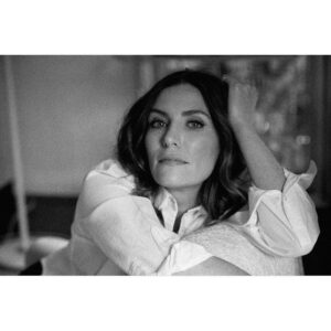 Amanda Crew Instagram - Thank you @sarahplevy for letting me capture you 📸, a woman who is the definition of heart and soul. ♥️💃🏻 Someone who embodies both loving kindness and also fierce protectiveness — for herself, her husband and her family.  She’s also silly, funny and insanely talented (like, MANY talents). 🔥🔥🔥 It’s an honor to witness your beautiful evolution, Sarah. 💃🏻❤️‍🔥