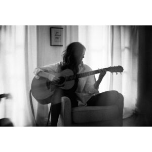 Amanda Crew Instagram - Thank you @sarahplevy for letting me capture you 📸, a woman who is the definition of heart and soul. ♥️💃🏻 Someone who embodies both loving kindness and also fierce protectiveness — for herself, her husband and her family.  She’s also silly, funny and insanely talented (like, MANY talents). 🔥🔥🔥 It’s an honor to witness your beautiful evolution, Sarah. 💃🏻❤️‍🔥