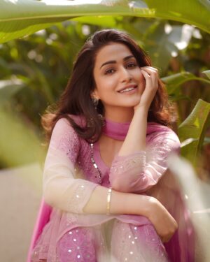Amandeep Sidhu Instagram - 🌸मुझे प्यार हुआ था🌸
.
.
.
.
@abhay_r_kirti  @makeupbyhabiba2024 @anitaraut_makeover 
.
.
#amandeepsidhu #desilook #mujhepyaarhuatha #trending #toodles