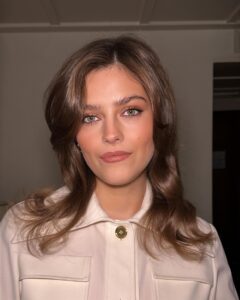 Actress Amber Anderson HD Photos and Wallpapers April 2025