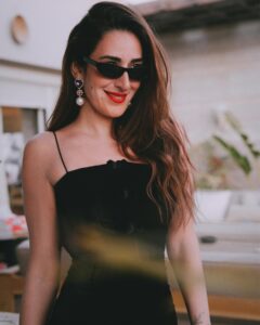 Actress Amina Khalil HD Photos and Wallpapers March 2025